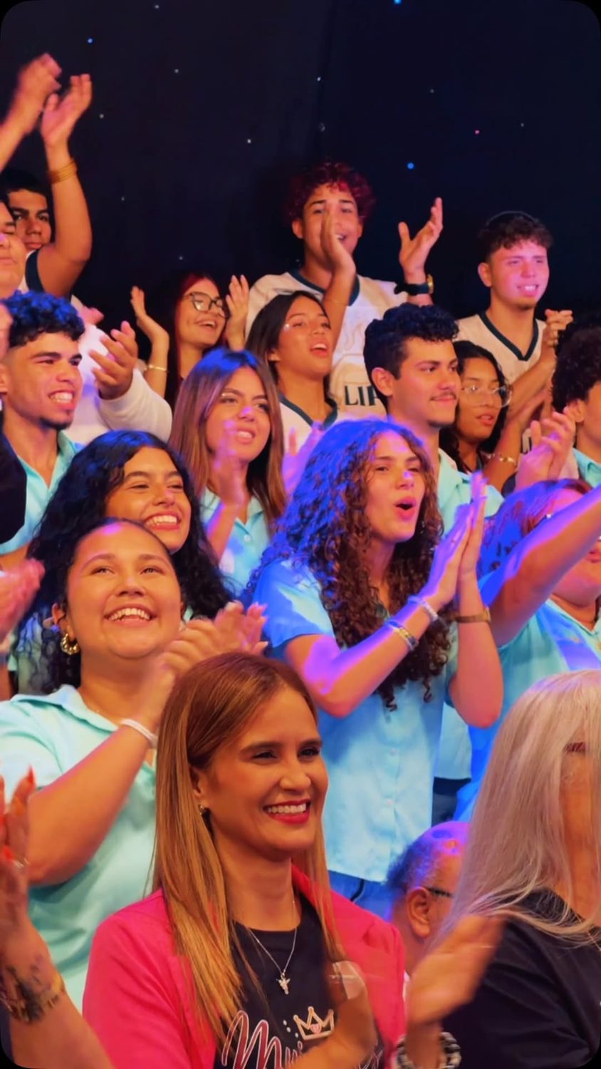 Público celebrando en Puerto Rico ¡Gana!